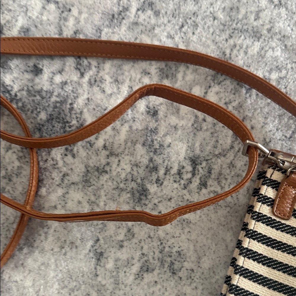 Striped Tan and Black Crossbody Bag 🩵 - Picture 7 of 8